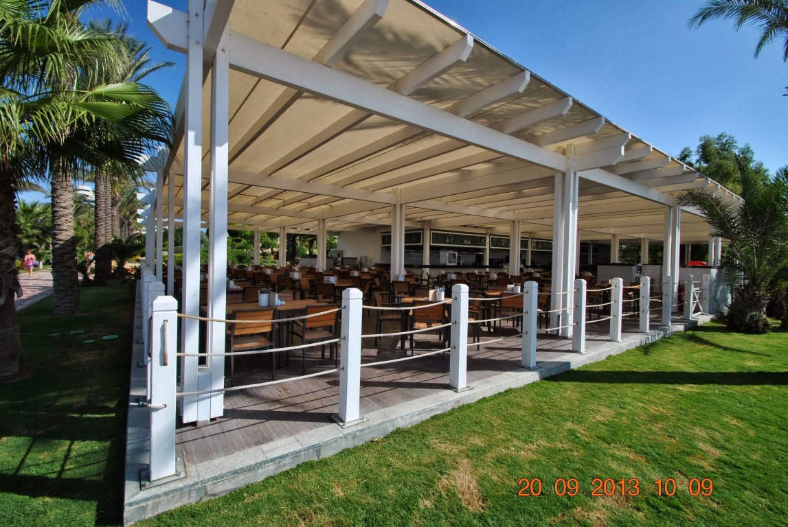 imagini hotel TITANIC LARA